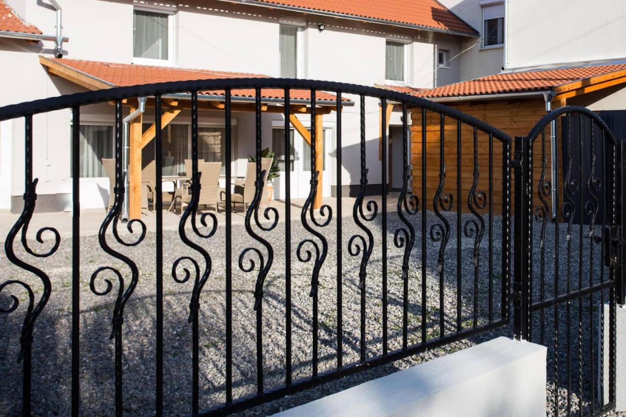 Csigahaz Apartman Pécs Exterior foto